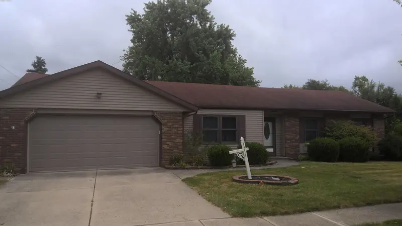 Property photo: 4211 ABOITE LAKE DR