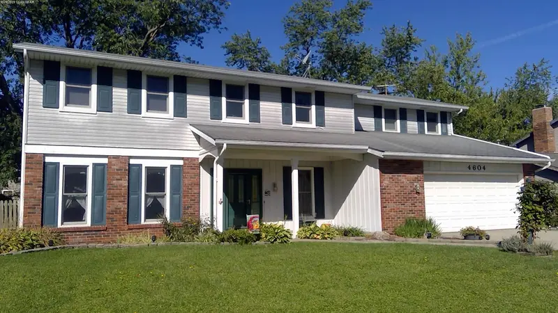 Property photo: 4604 MIRROR LIGHT PL