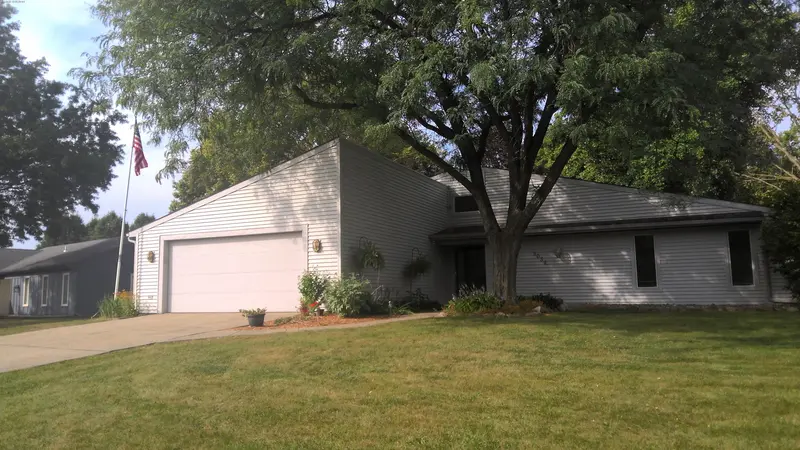 Property photo: 5032 BINFORD LN