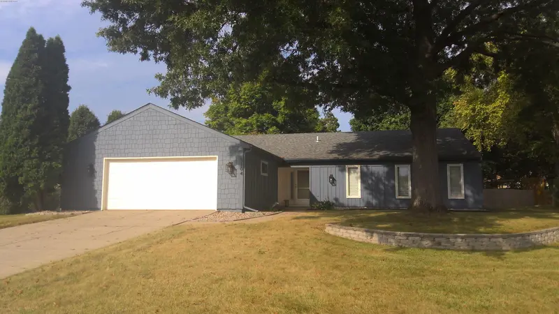 Property photo: 5104 BINFORD LN