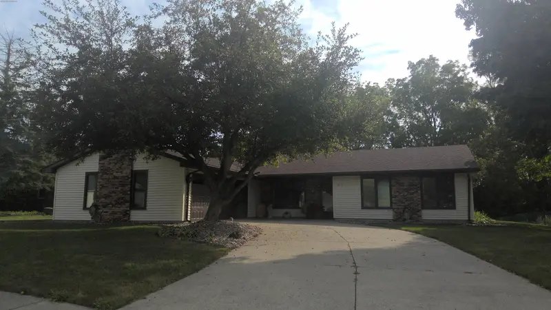 Property photo: 5121 BINFORD LN