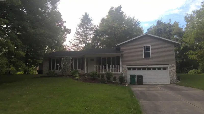 Property photo: 5210 CRESTHILL DR