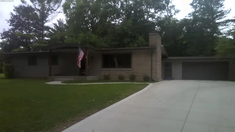 Property photo: 5220 CRESTHILL DR