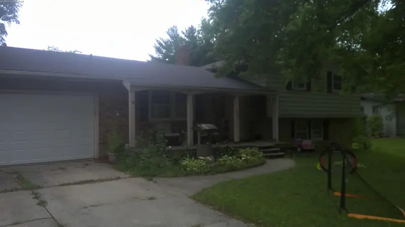 Property photo: 5304 CRESTHILL DR