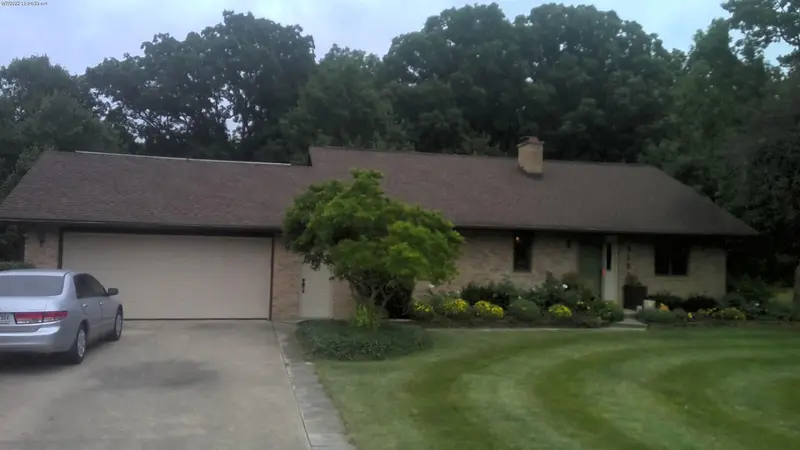 Property photo: 5401 CRESTHILL DR