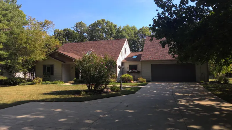 Property photo: 5521 BURNHAM WOODS LN