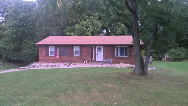 Property photo: 5523 CRESTHILL DR