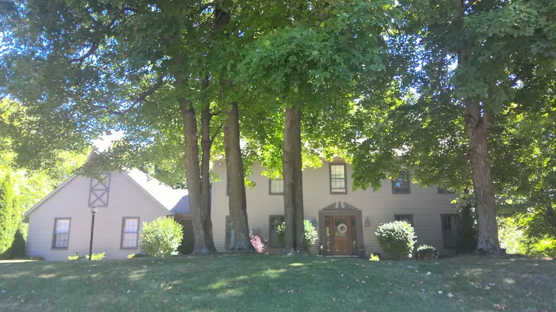 Property photo: 5523 SHERINGTON RD