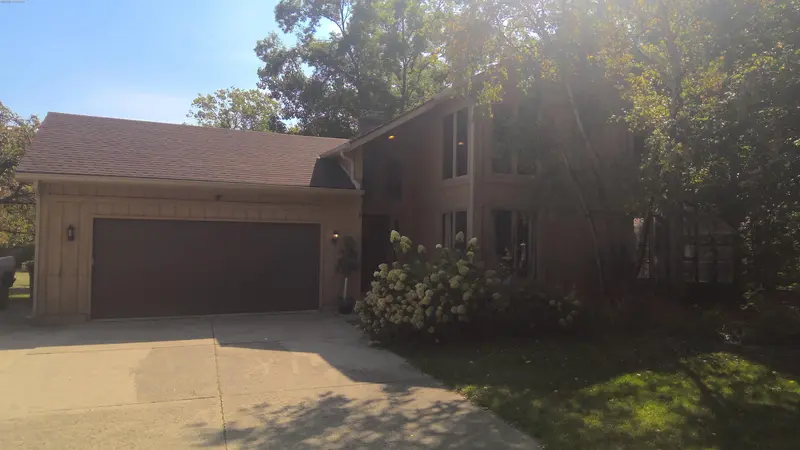 Property photo: 5601 BURNHAM WOODS LN