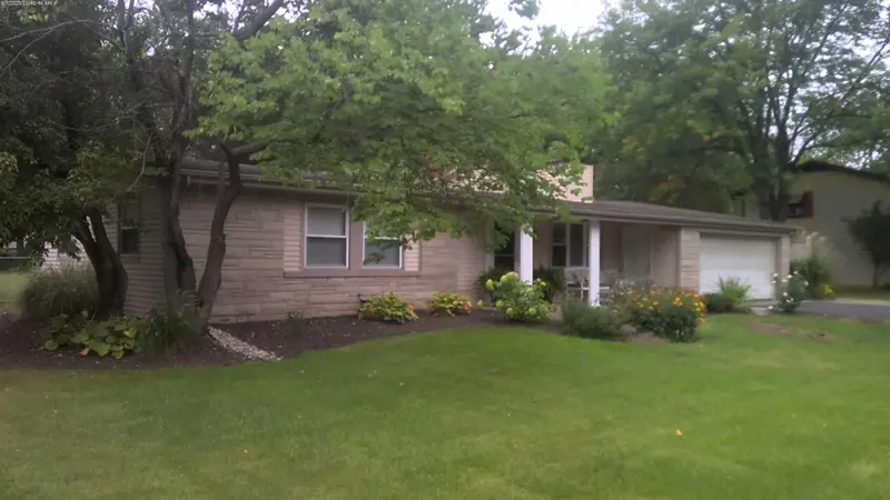 Property photo: 5616 CRESTHILL DR