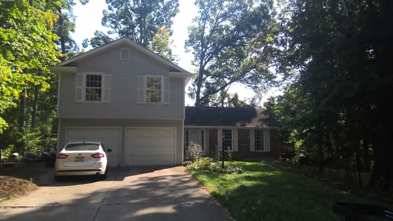 Property photo: 5617 BURNHAM WOODS LN