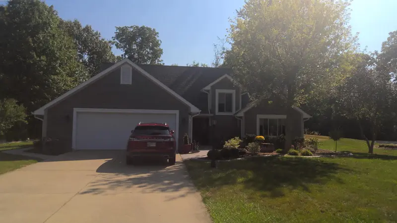 Property photo: 5735 MIDDLE GROVE RD