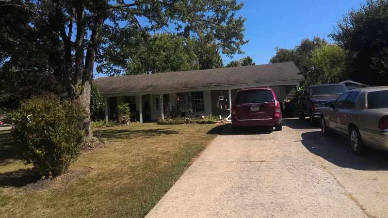 Property photo: 5801 ROLLING HILLS DR