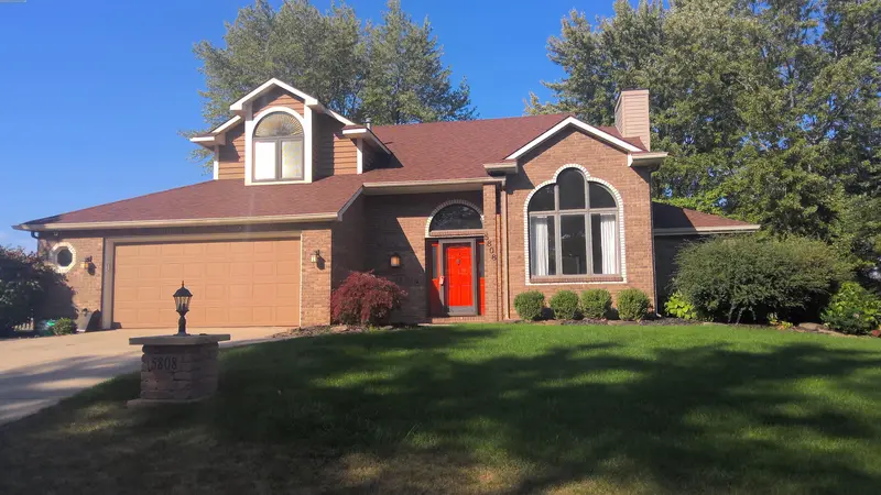 Property photo: 5808 EAGLE CREEK DR