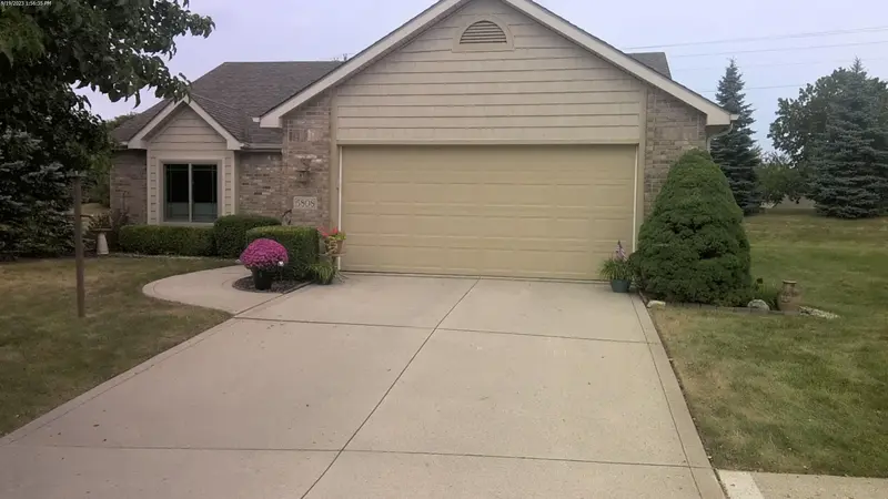 Property photo: 5808 TWYNESTEL CIR