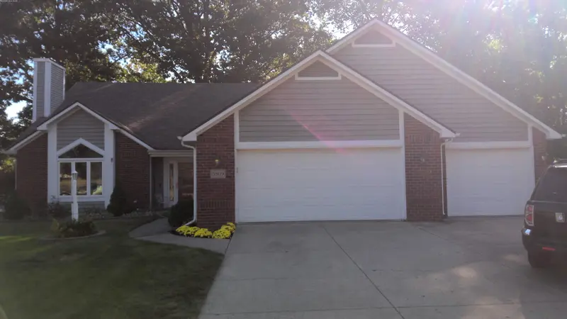 Property photo: 5809 EAGLE CREEK DR