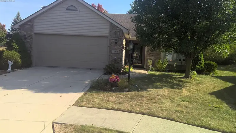 Property photo: 5811 TWYNESTEL CIR