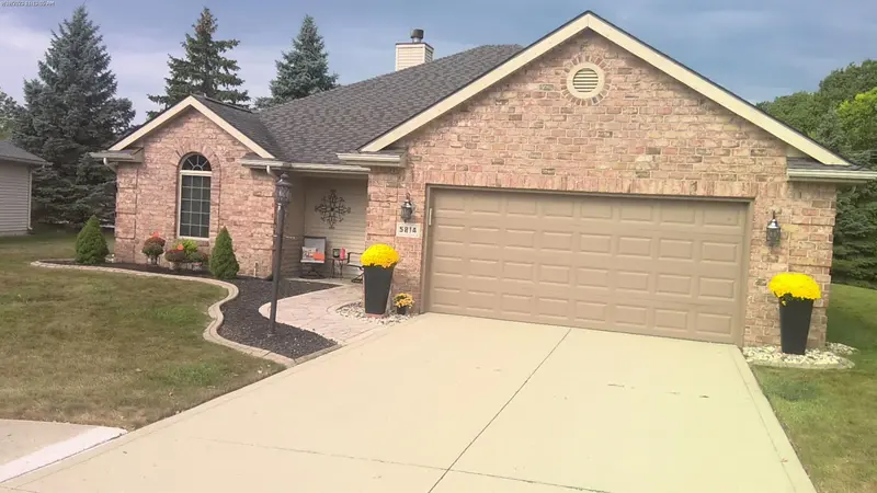 Property photo: 5814 BALFOUR CIR