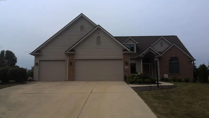 Property photo: 5906 AURORA PL