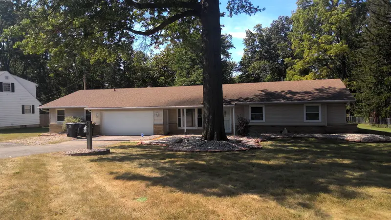 Property photo: 5910 ROLLING HILLS DR