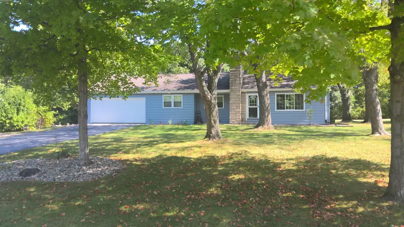 Property photo: 5911 EASTHILLS RD