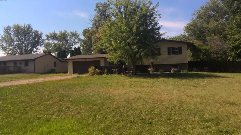 Property photo: 5912 EASTHILLS RD