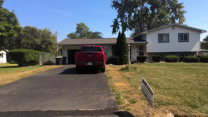 Property photo: 5921 ROLLING HILLS DR