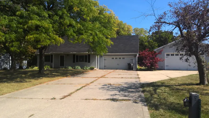 Property photo: 5923 EASTHILLS RD