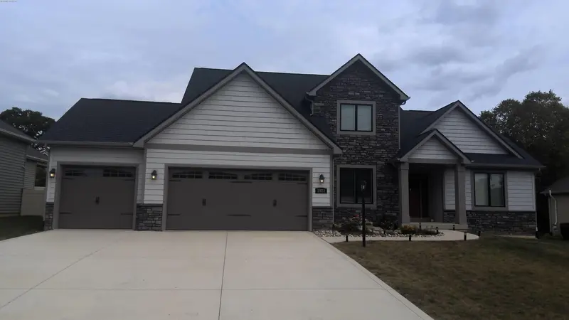 Property photo: 5923 MIDDLE GROVE RD