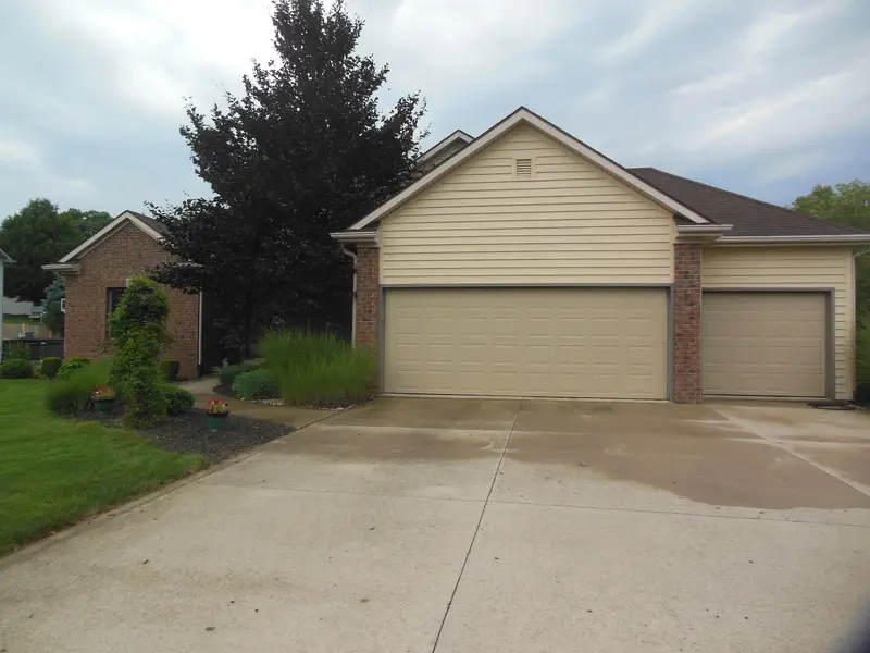 Property photo: 5931 MIDDLE GROVE RD