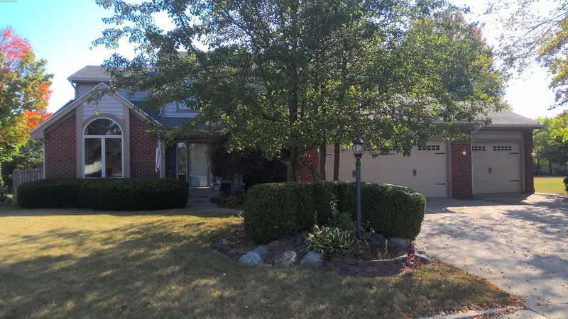 Property photo: 6007 EAGLE CREEK DR