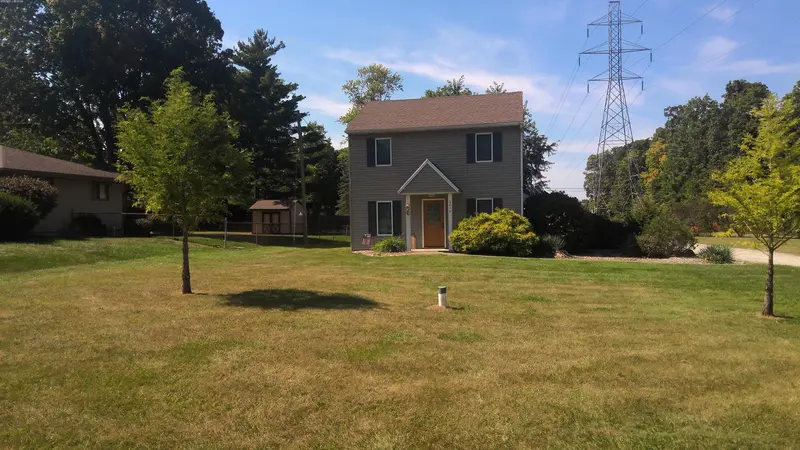 Property photo: 6010 ROLLING HILLS DR