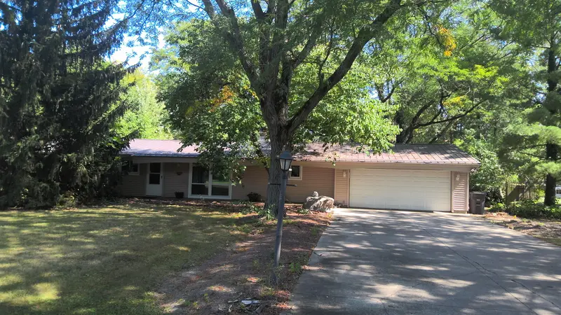 Property photo: 6109 ROLLING HILLS DR