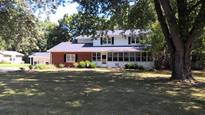 Property photo: 6127 EASTHILLS RD