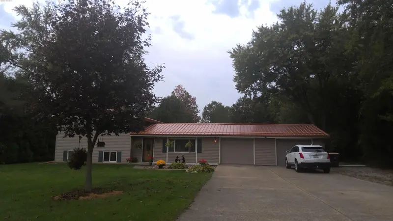 Property photo: 6220 ROLLING HILLS DR