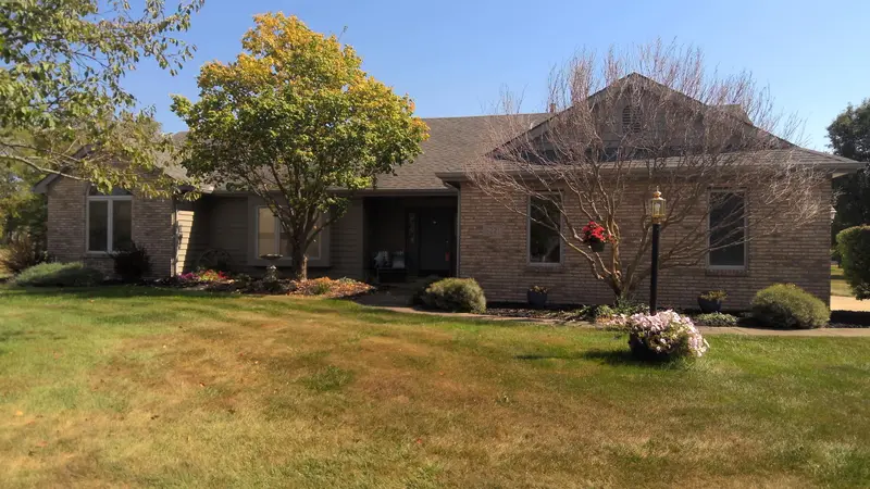 Property photo: 6221 EAGLE CREEK DR