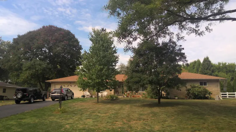 Property photo: 6412 ROLLING HILLS DR