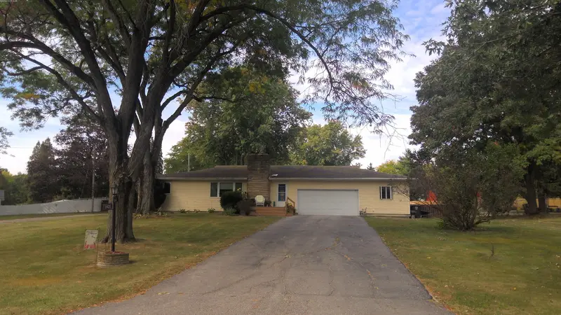 Property photo: 6420 ROLLING HILLS DR