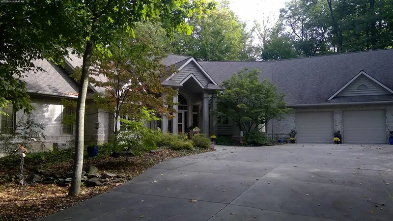 Property photo: 6423 SHADY CREEK CT