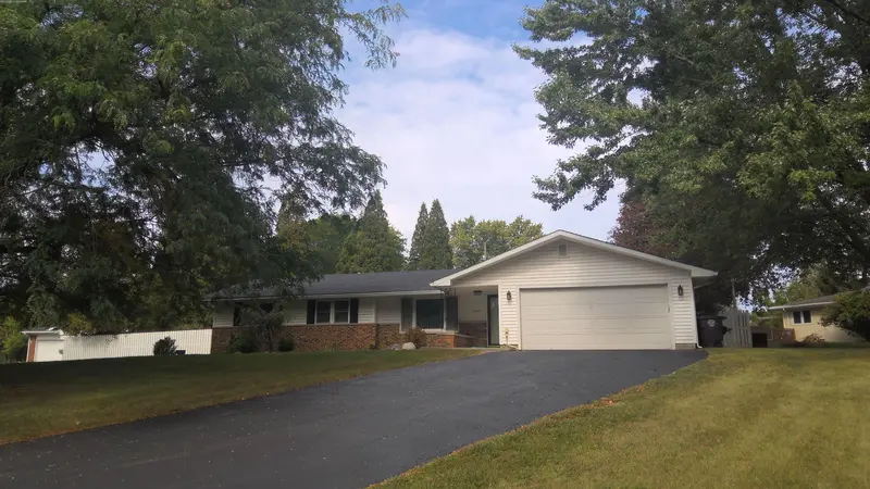 Property photo: 6428 ROLLING HILLS DR