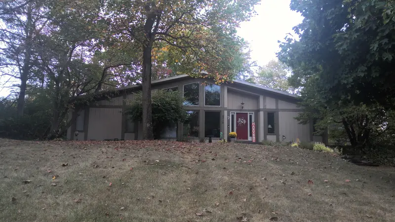 Property photo: 6710 LYNVALE DR