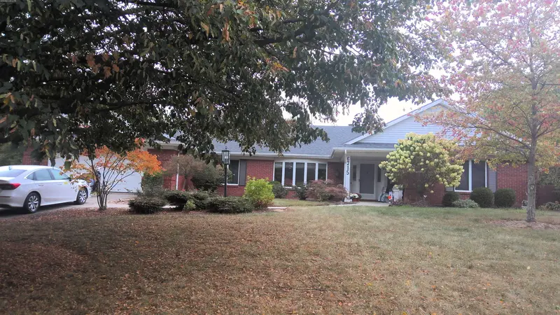 Property photo: 6715 LYNVALE DR