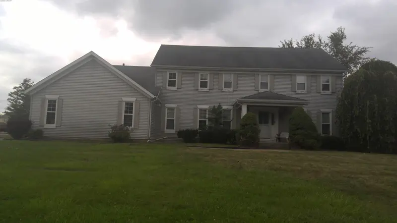 Property photo: 6724 LYNVALE DR