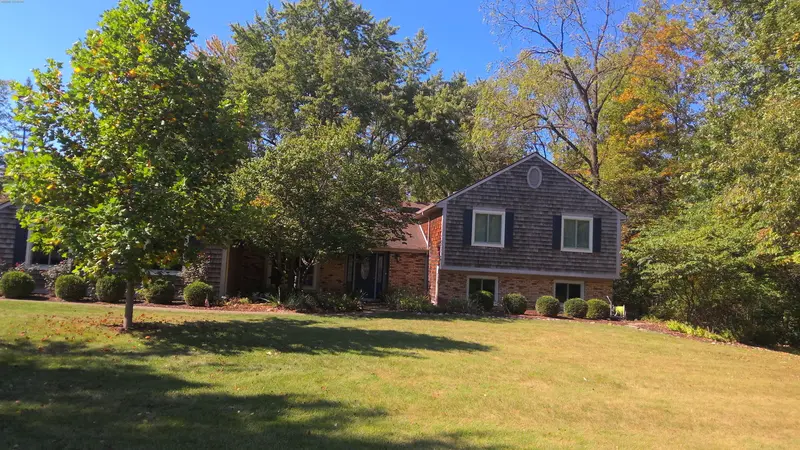 Property photo: 6806 SWEETBRIER DR