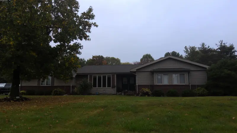 Property photo: 6815 LYNVALE DR