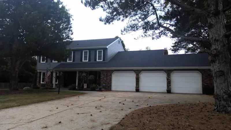 Property photo: 6820 LYNVALE DR