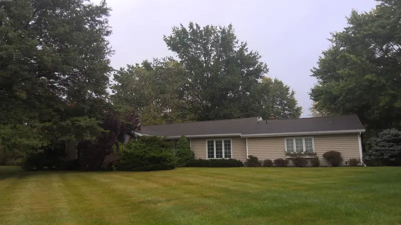 Property photo: 6825 LYNVALE DR