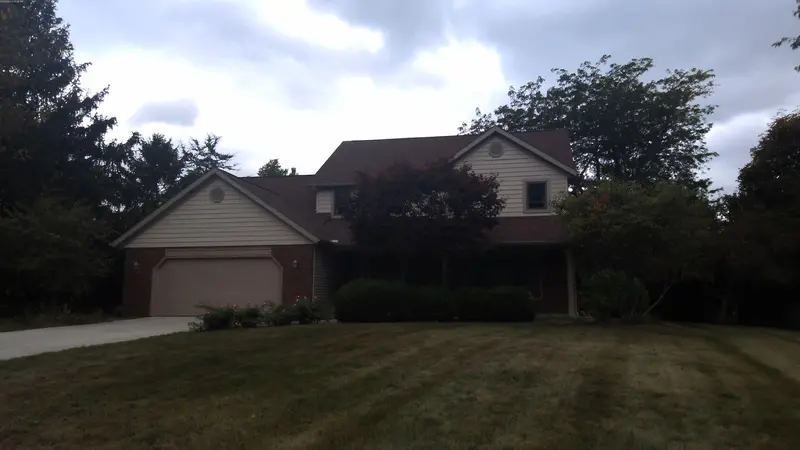 Property photo: 6830 LYNVALE DR