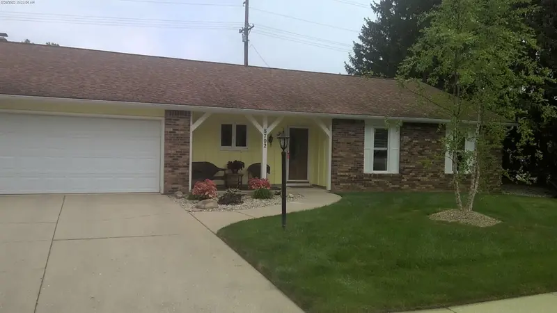 Property photo: 8702 VOYAGER DR