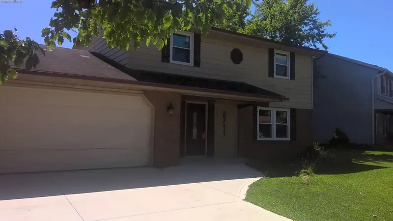 Property photo: 8711 VOYAGER DR